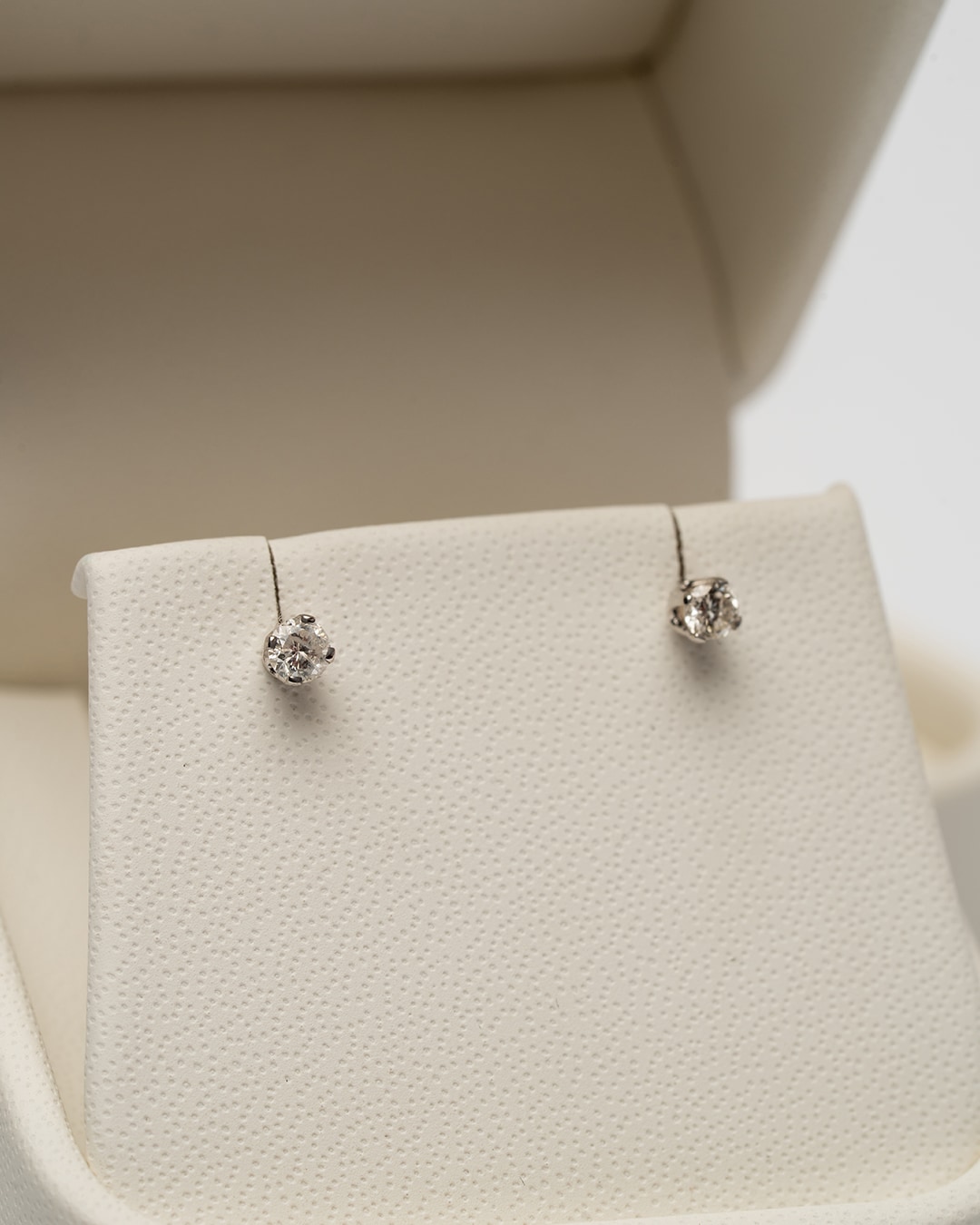 2. Broqueles Diamantes (El regalo infalible)